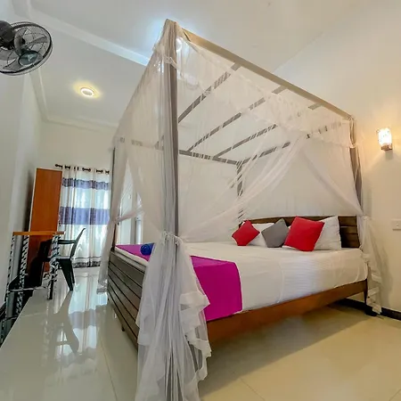 W7 Liya Rest Inn Weligama Room photo