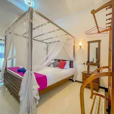 W7 Liya Rest Inn Weligama Room photo