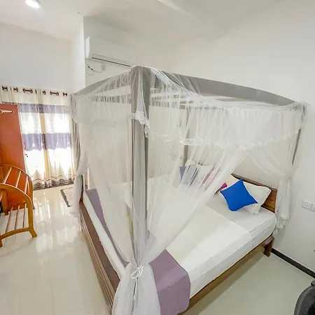 W7 Liya Rest Inn Weligama Room photo