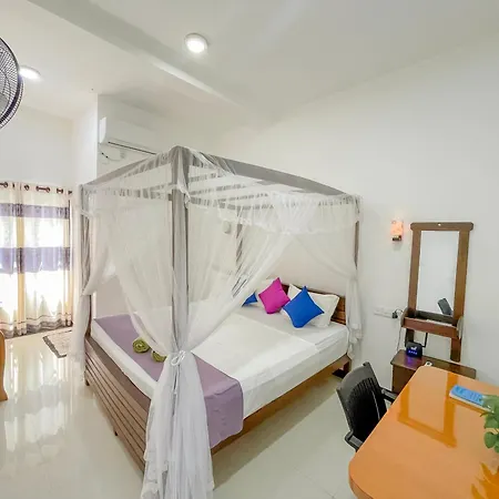 W7 Liya Rest Inn Weligama Room photo
