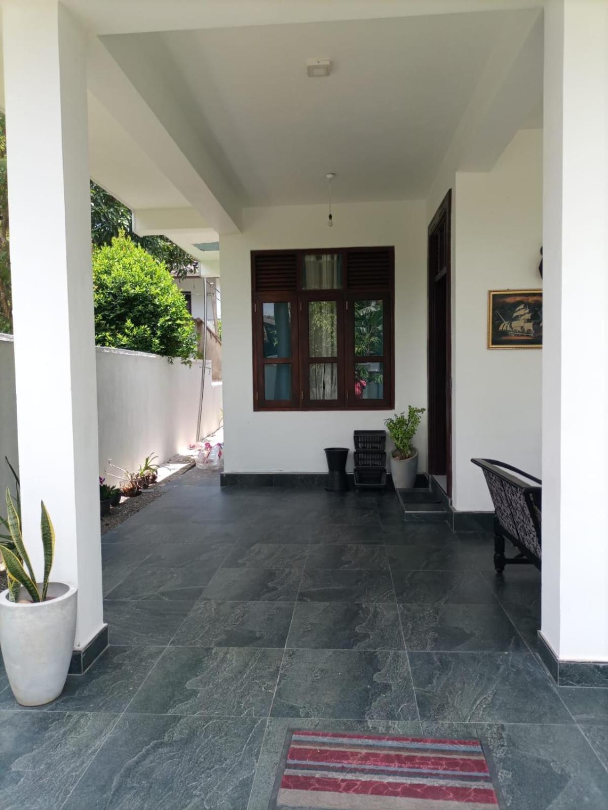 W7 Liya Rest Weligama
