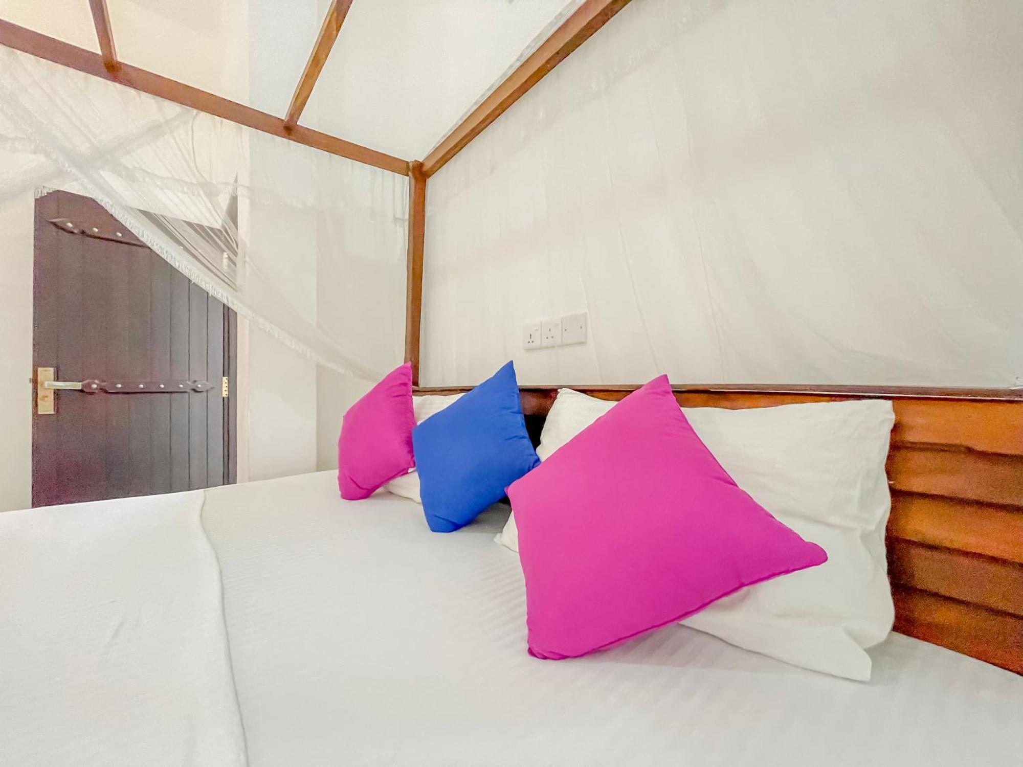W7 Liya Rest Weligama