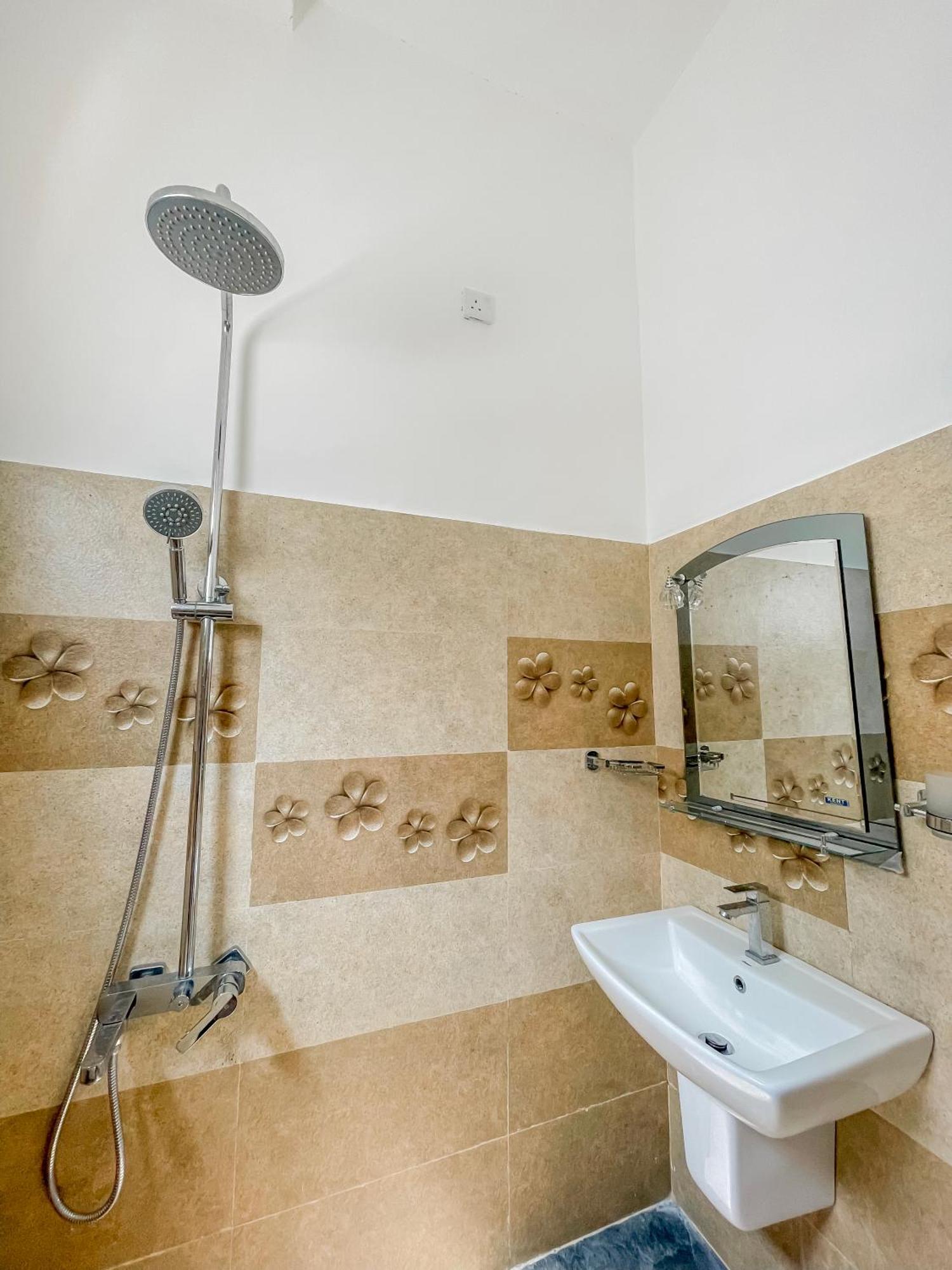 W7 Liya Rest Apartment